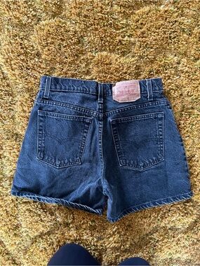 Vintage Levi 550 black denim high waisted mom shorts size 11 relaxed fit